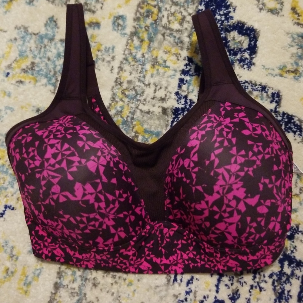 38DD sports bra